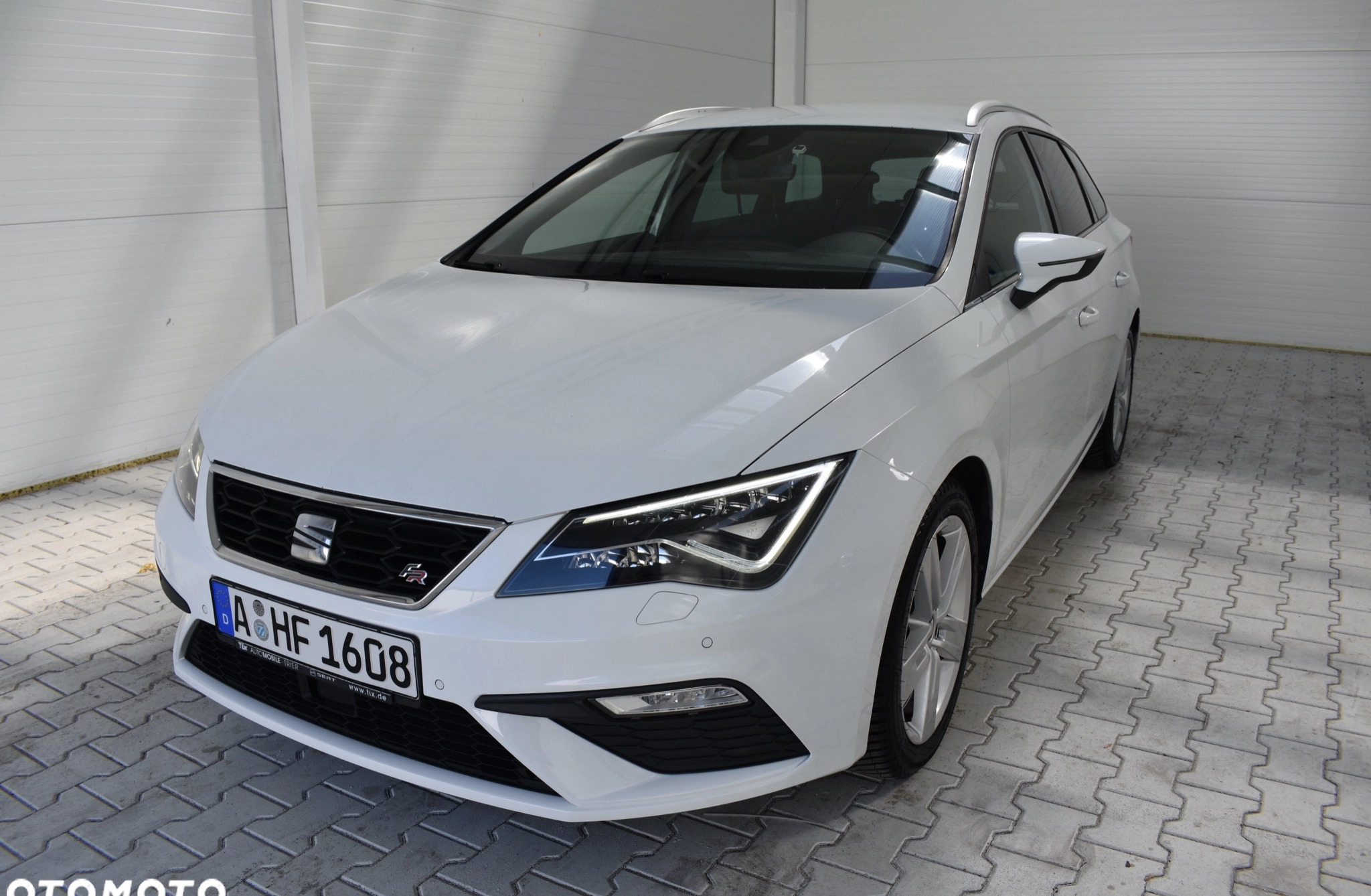 Seat Leon cena 56900 przebieg: 219000, rok produkcji 2018 z Zdzieszowice małe 781